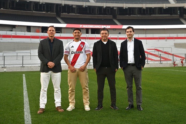 Salas fue presentado oficialmente en River(Prensa River).