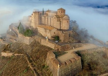 La escapada perfecta para el puente de julio es este pueblo medieval en Cataluña donde puedes dormir en un castillo