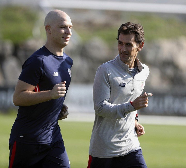 Foto de los primeros entrenamientos de Yeray Alvarez al conocer que fue dado de alta tras la enfermedad. (EFE/Luis Tejido)