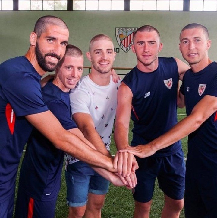 Archivo de los jugadores del Athletic de Bilbao sin pelo en apoyo a su compañero Yeray Álvarez.