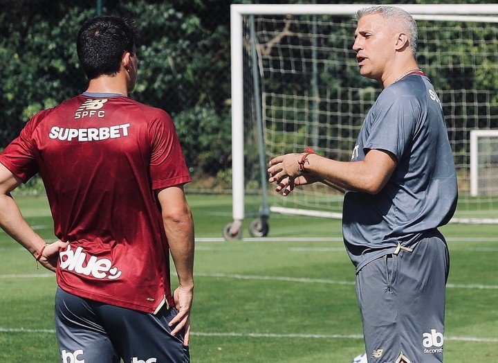 Crespo le da indicaciones a Tapia. Prensa San Pablo.