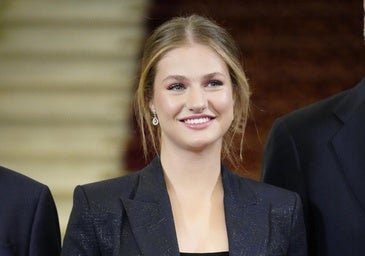 El polémico esmoquin de Leonor en los Premios Princesa de Girona: negro con brillos y a juego con Letizia