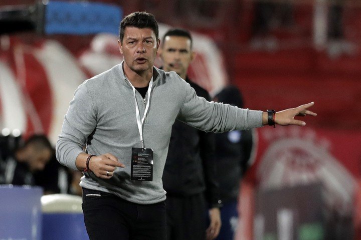 Battaglia dirigió a Huracán en 2023 (Photo by ALEJANDRO PAGNI / AFP)