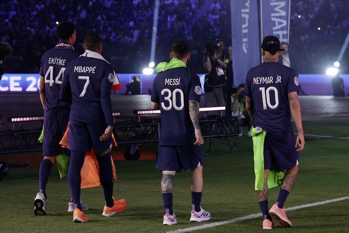 Ekitiké junto a Messi, Neymar y Mbappé en PSG. (EFE/EPA/CHRISTOPHE PETIT TESSON)