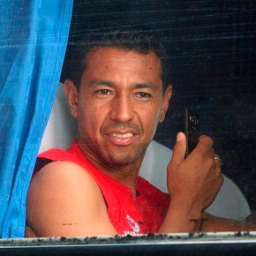 Jugó con Maradona y Riquelme en Boca, fue asistente de Gareca, lo detuvieron y ahora dirigirá en un éxotico destino