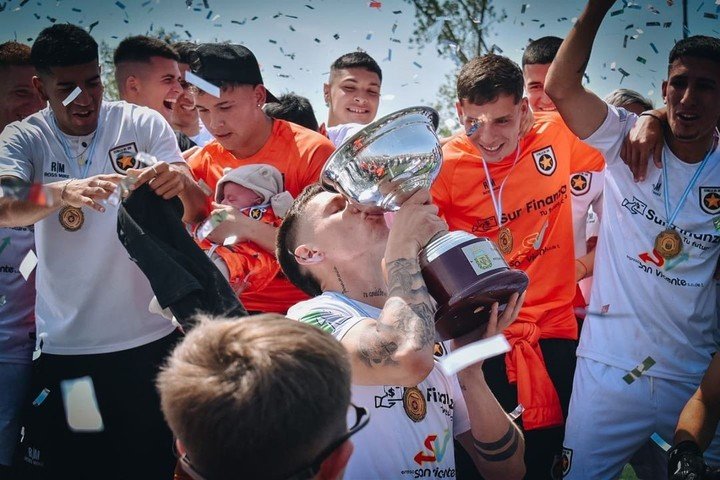 La fiesta en casa de Estrella del Sur de Alejandro Korn por el Ascenso a la Primera C.