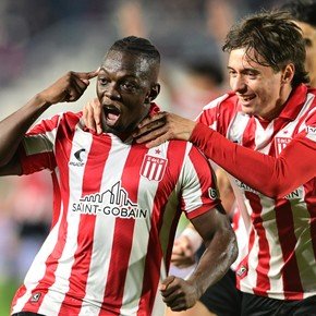 Respira Domínguez: Estudiantes ganó un partido para el infarto ante Huracán y cortó una larga racha negativa