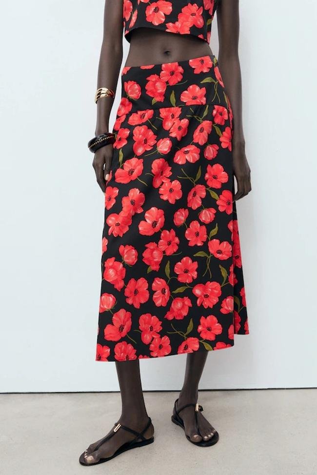 Falda estampada de Zara (29,99 euros)