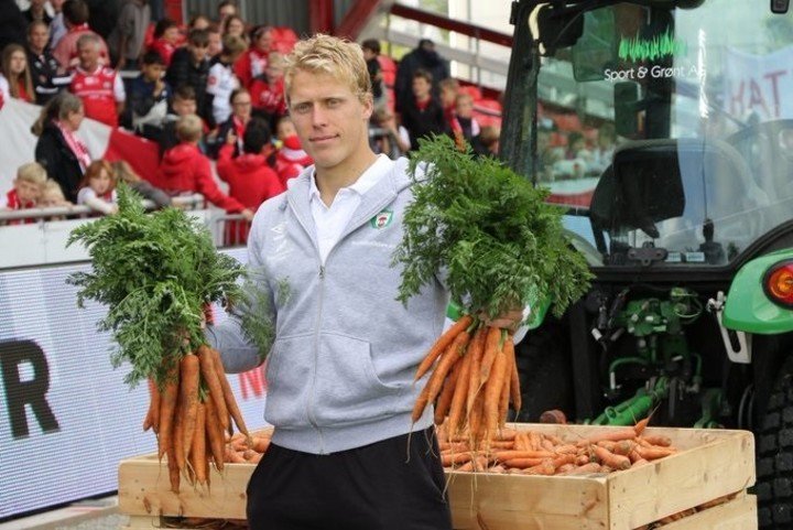 500 zanahorias, el reconocimiento para una tarde de goles. Foto: @Bryne_FK.