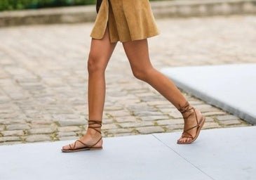 Corre a Stradivarius para tener las sandalias planas del verano más baratas que ponerte a diario