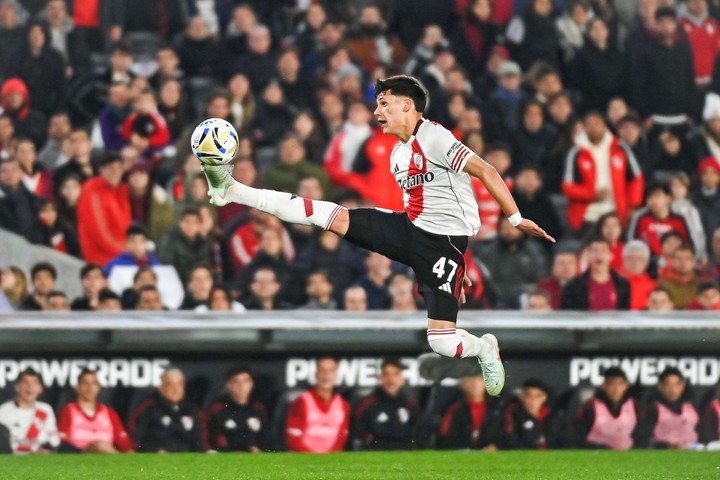 Juan Cruz Meza, en su debut en River contra Platense (Prensa River).