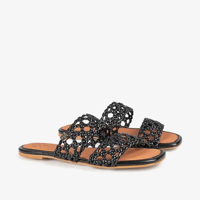 Sandalias planas Surin de Popa (39,99 euros).