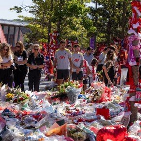 Emotivo acto con Alexis Mac Allister: Liverpool retiró la 20 en homenaje a Diogo Jota