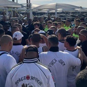 La torcida de Vasco da Gama entró a la práctica a pedir explicaciones