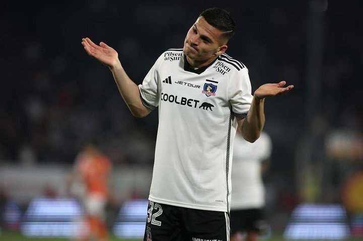 Lucas Cepeda en Colo Colo, a la espera de la definición de su futuro (Instagram).