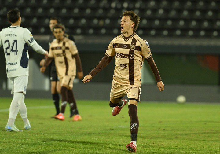 Platense cayó con Independiente Rivadavia. (Foto: Sebastián Granata)