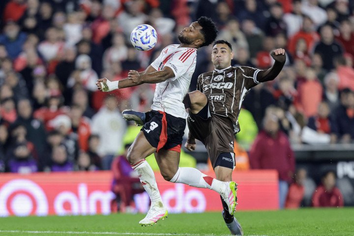 Platense eliminó a River en el Monumental. 