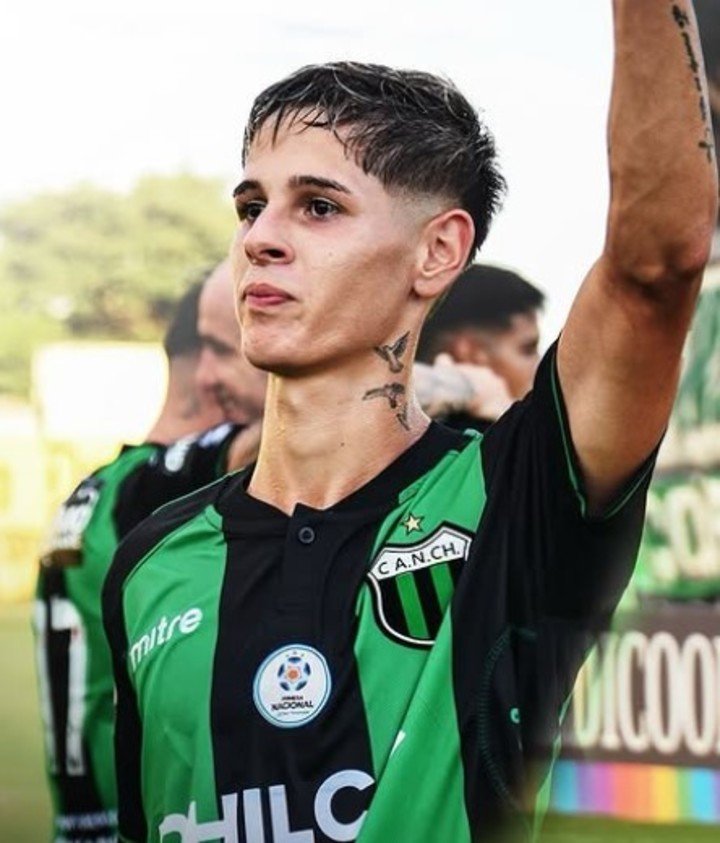 Alejandro Almaraz fue cedido a préstamo al Vitória de Brasil.