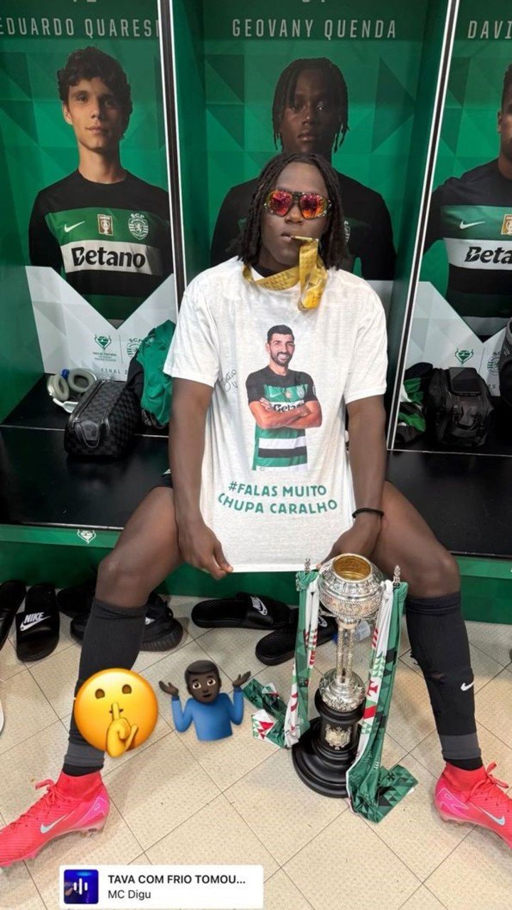 Quenda en el gaste a Otamendi: se sacó la foto en el vestuario y la subió a Instagram.