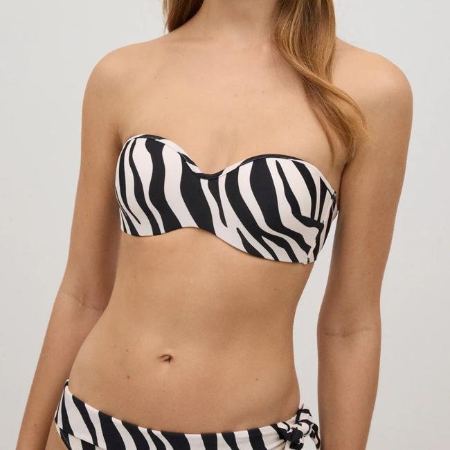 Bikini bandeau con aro y braguita alta de Ysabel Mora: top 22,99 euros y braguita 12,99 euros.