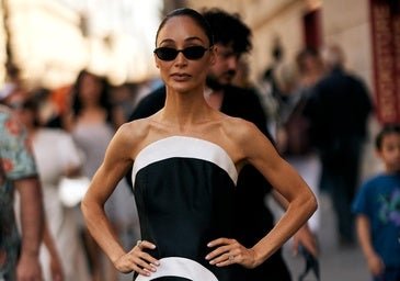 Vestidos con escote luna, la tendencia que triunfa entre las invitadas