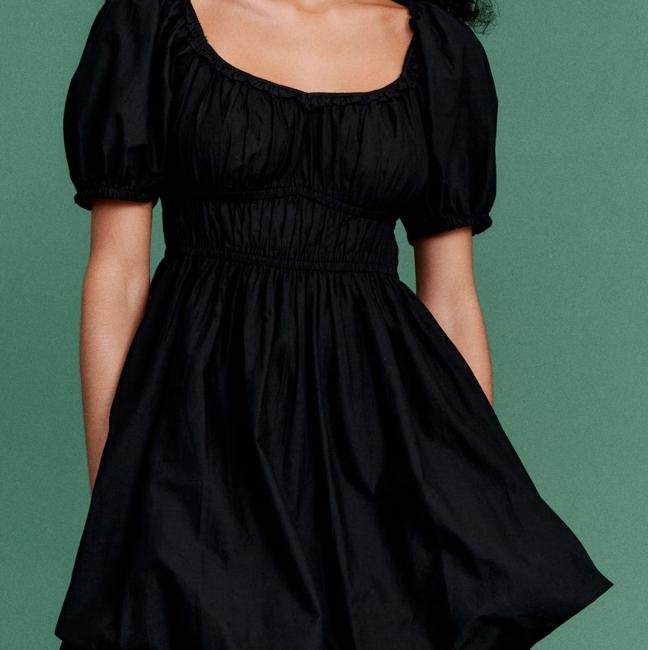 Vestido globo corto color negro