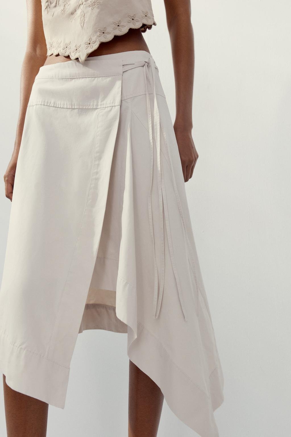 La falda pareo: Falda midi de Zara (25,99 euros)