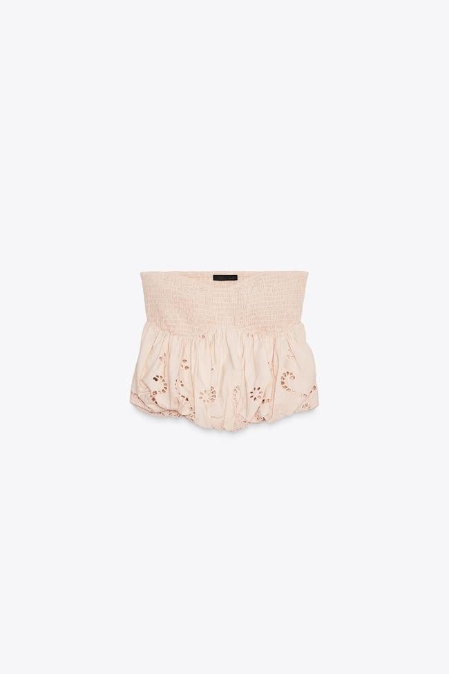 Top globo de encaje de Zara (29,95 euros)