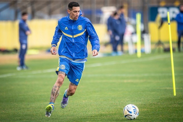 Di María en una práctica de Rosario Central.
