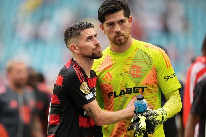 Jorginho y Rossi en el partido frente a Bayern Múnich por el Mundial de Clubes. (AP Photo/Rebecca Blackwell)