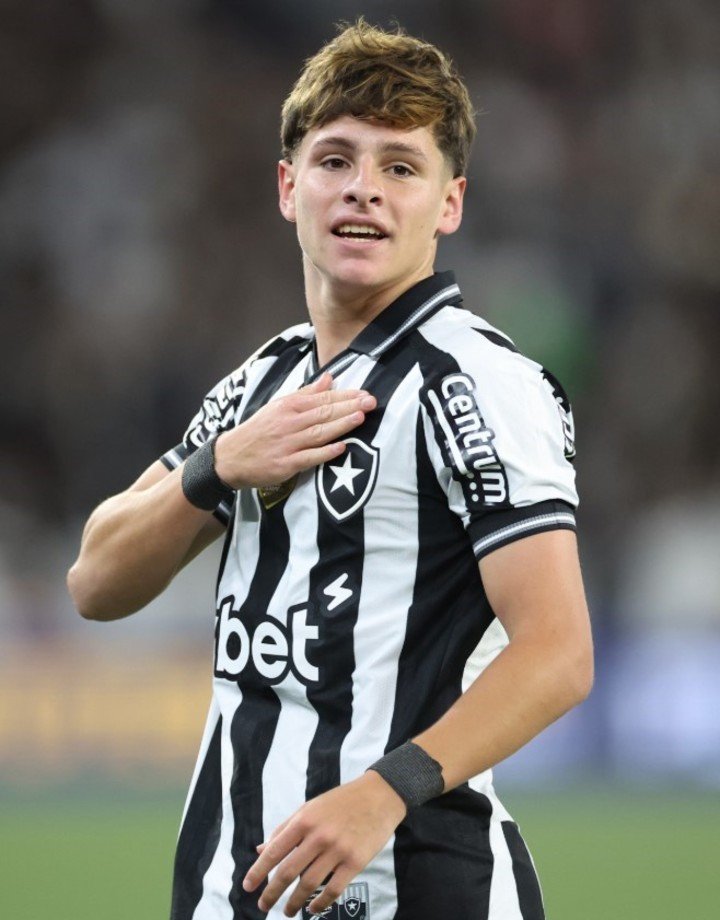 Álvaro Montoro festeja su gol para Botafogo.