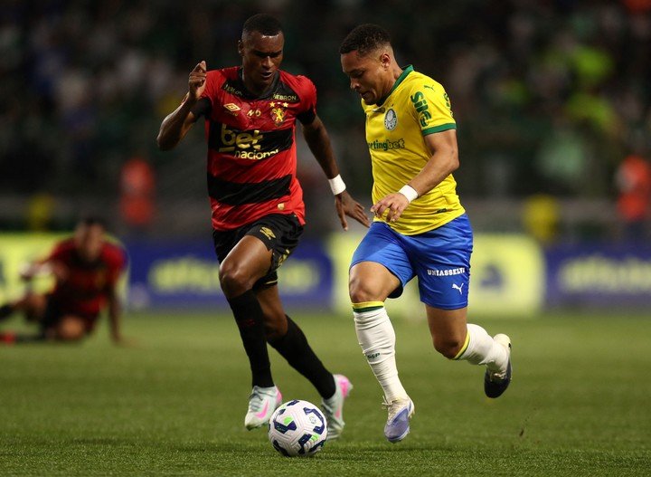 Vitor Roque en Palmerias contra Sport Recife (Reuters).