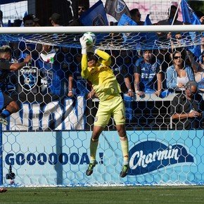 Video: el increíble blooper del portero de San Diego que provocó el gol de Josef Martínez