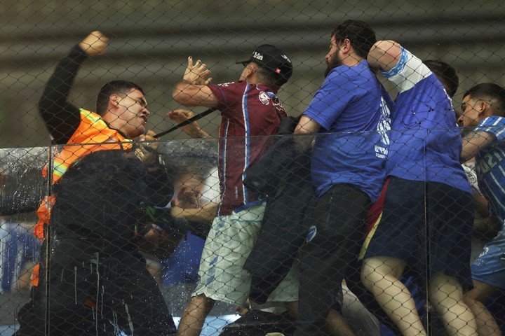 Ribonetto lamentó la represión que sufrieron los hinchas de Godoy Cruz (AP Photo/Tiago Trindade).