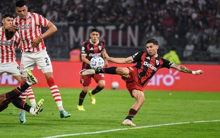 Gonzalo Montiel puso el 1 a 0 para el CARP (Fotobaires).