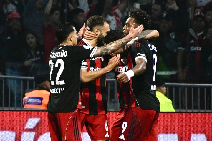 River le ganó 3 a 0 a San Martín de Tucumán (Federico Chara).