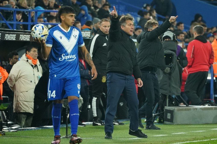Guillermo se enojó con el cuarto árbitro (Juano Tesone).