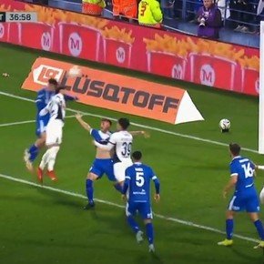 Cambio de tendencia: otro penal por agarrón en Vélez-Independiente