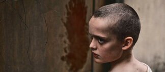 El menú de mesas y cuchillos de ‘Devuélvemela’. Cómo se rodaron dos de los momentos más salvajes y repulsivos del cine de terror reciente