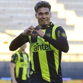 Peñarol goleó a Nacional en el clásico, estiró una gran racha y llega agrandado al partido de Libertadores contra Racing