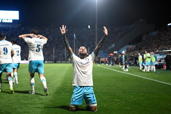 Vergara ya la metió para Racing.
Fotos Ariel Alejandro Carreras