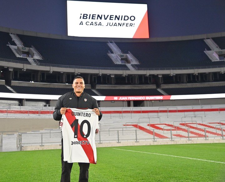 Juanfer Quintero, con la camiseta de River en su nuevo ciclo (Prensa River).