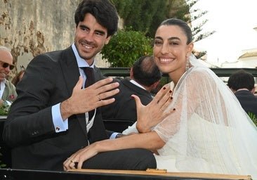 Así es el vestido de novia de cintura baja que ha llevado Claudia Ula en su boda