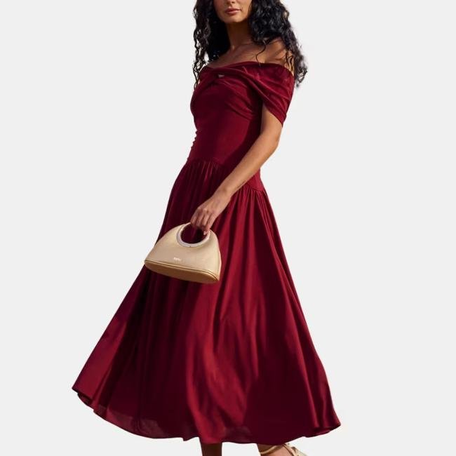 Vestido rojo de Miphai, 149,99 euros.
