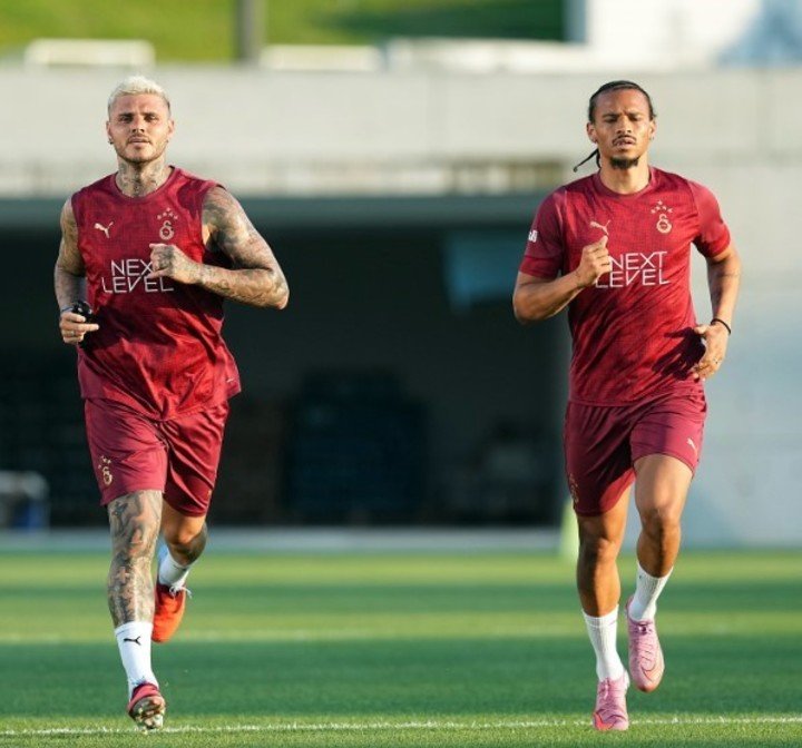 Sané entrenando junto a Icardi (Prensa Galatasaray).