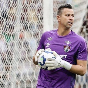 El arquero del Brasileirao que igualó a Shilton como el futbolista con más partidos disputados en la historia