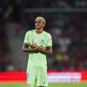 El show de Lamine Yamal en el debut de Barcelona