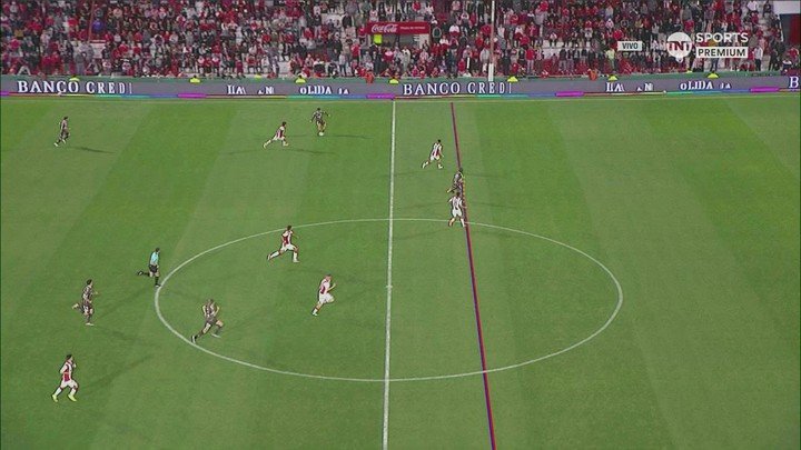 El trazado de lineas con el que se anuló el gol de Platense. 