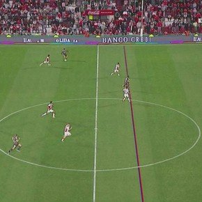 Insólito trazado de líneas del VAR en el polémico gol anulado a Platense