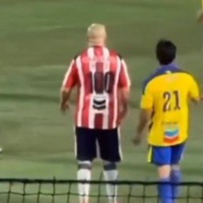 Supo protagonizar un escándalo en la Bombonera y ahora se fue a las manos en un partido de leyendas en México